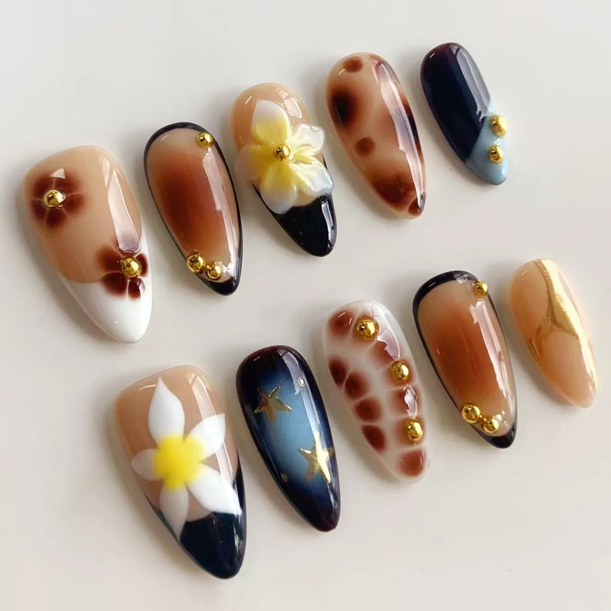 

24Pcs Mid-length French Almond Fake Nails 3D Flower Brown Smudge Design Press on False Nails Star Wearable Full Cover Nails Tips