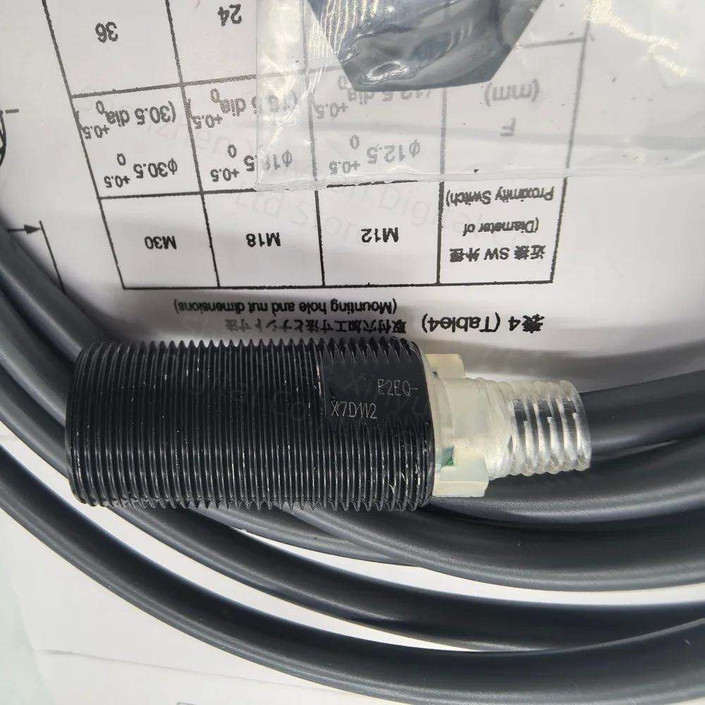 E2EQ-X7D112-M1TGJ E2EQ-X7D112 0.3M/2M/5M 10VDC to 30VDC Column, Thread Size M12x1 Proximity Sensor