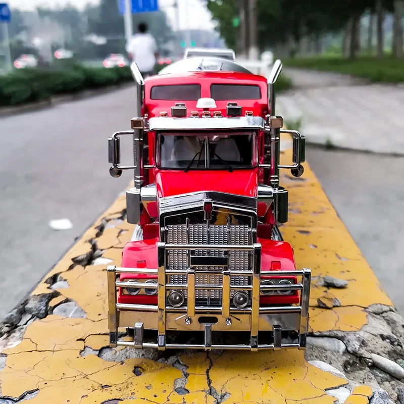 Die-cast Alloy Truck Model Boy Birthday Gift For 1:32 Scale American Tractor Tanker Fine Version Collectible Model Child Toy Car