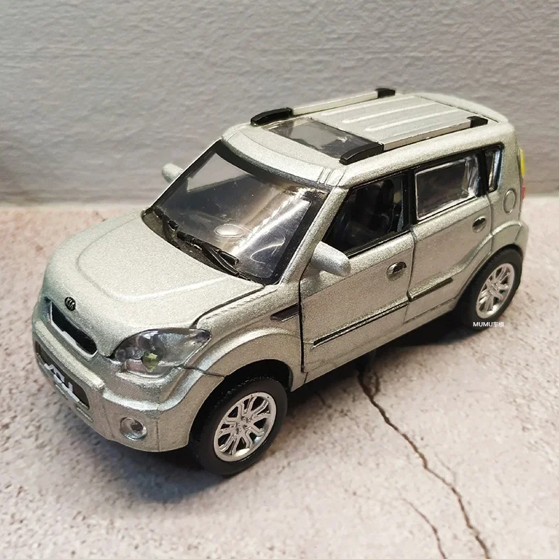 KIA SOUL-modelo de coche de aleación de Metal fundido a presión, vehículo de juguete, modelo de coche de alta simulación, colección de sonido y luz, regalo de juguete para niños, 1:32