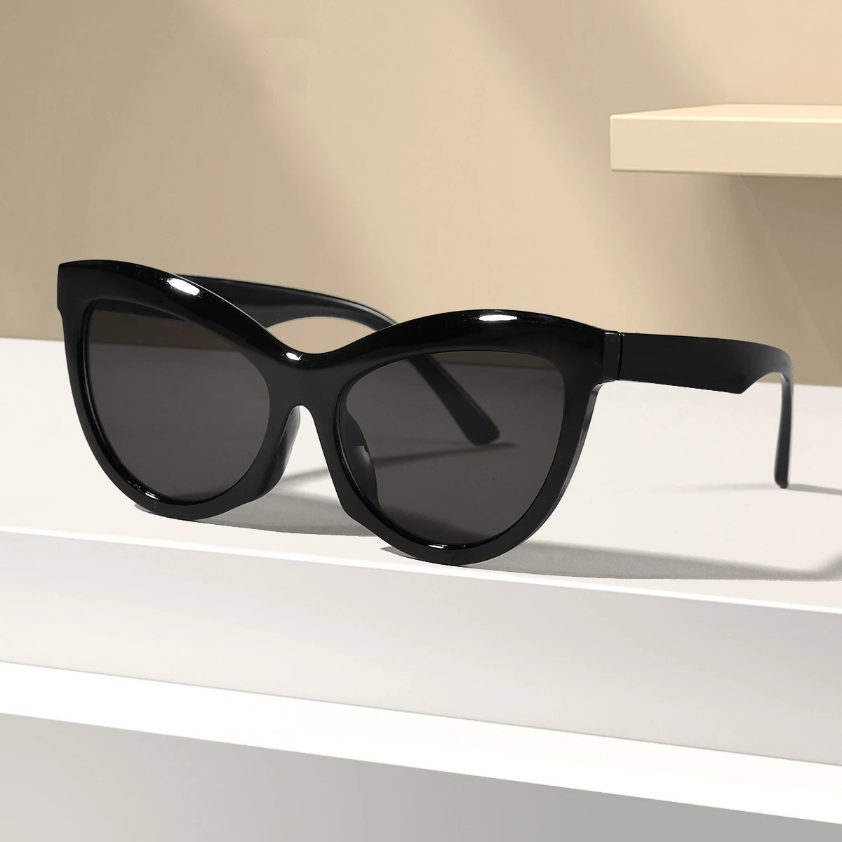 

Vintage Cat Eye Sunglasses Woman Retro Brand Cateye Shades Sun Glasses Gradient Mirror Plastic Frame Designer Oculos De Sol