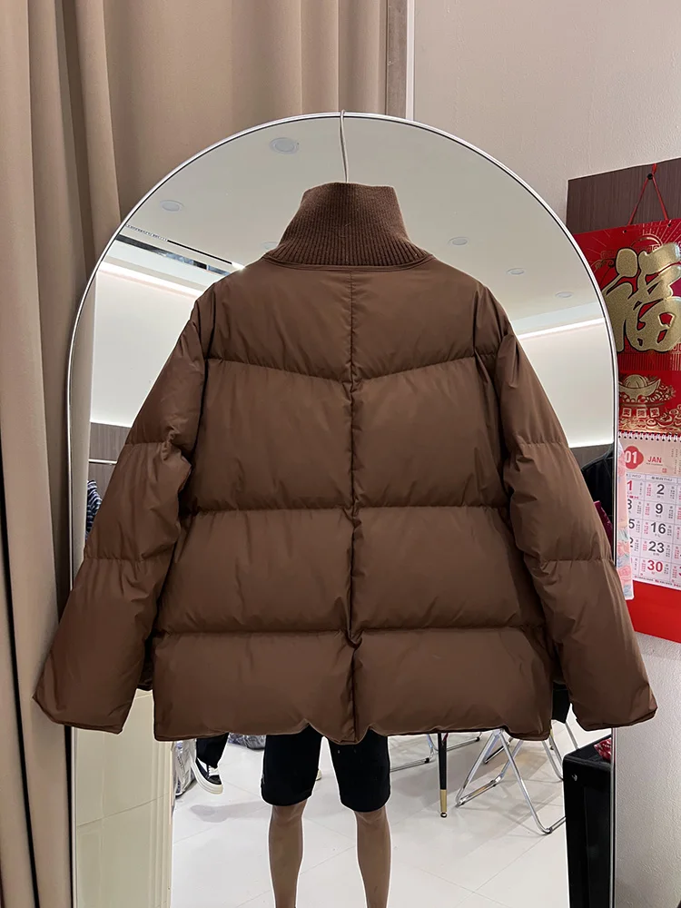 2025 mulheres nova malha emenda para baixo jaqueta feminina estilo curto literário e artístico versátil solto pato branco para baixo jaqueta