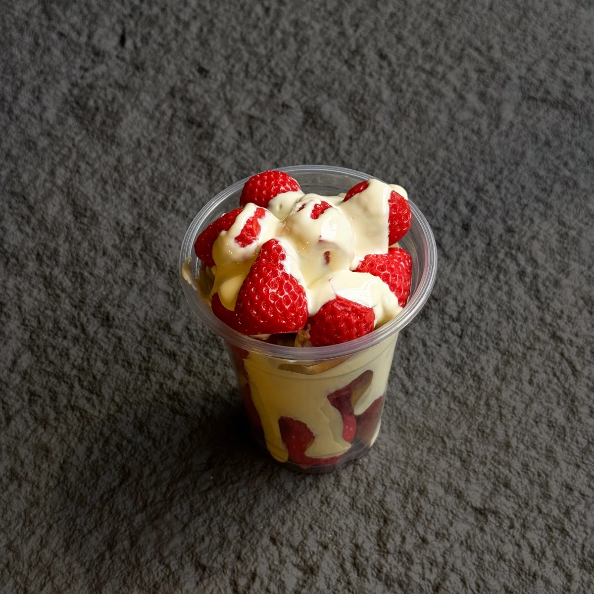 Рождественская поддельная клубничная десертная чашка - реалистичная имитация еды, декор рождественской елки, подарок на праздничную вечеринку, реквизит для фотосъемки