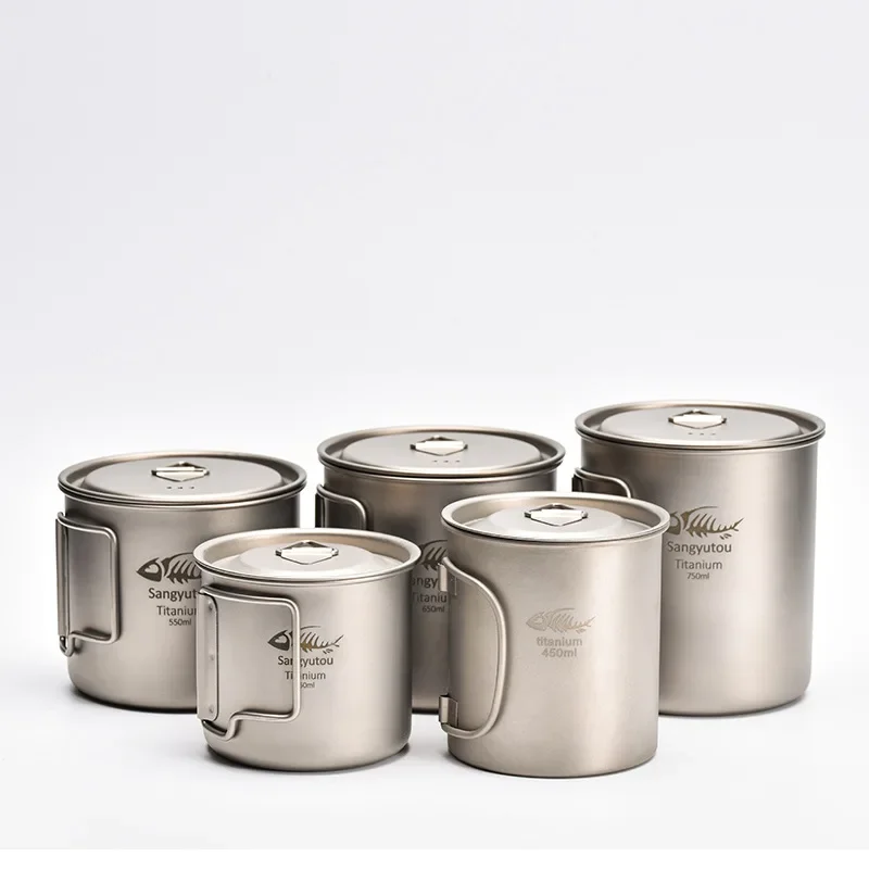 كوب قهوة من التيتانيوم النقي بمقبض قابل للطي للتخييم في الهواء الطلق، كوب ماء للسفر والنزهات، خفيف الوزن ومدمج ومتعدد الأغراض