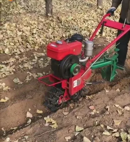 2025 آلة محراث صغيرة المزارع ومحرك الديزل آلة حراثة كهربائية صغيرة ذاتية الدفع مزارع دوارة