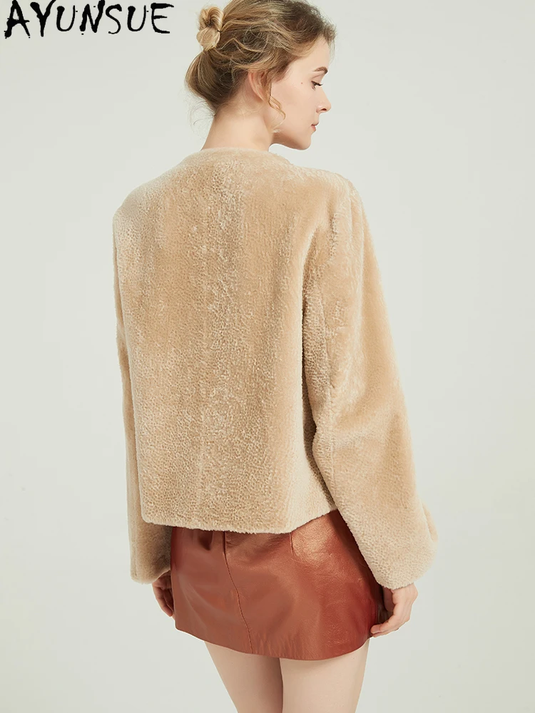 เสื้อโค้ทขนแกะแท้ AYUNSUE สำหรับผู้หญิง เสื้อผ้าฤดูหนาว สไตล์สตรีทแวร์ ขนแกะแท้ หนังแท้ แจ็คเก็ตผู้หญิง รุ่นใหม่ล่าสุด ประจำปี 2025