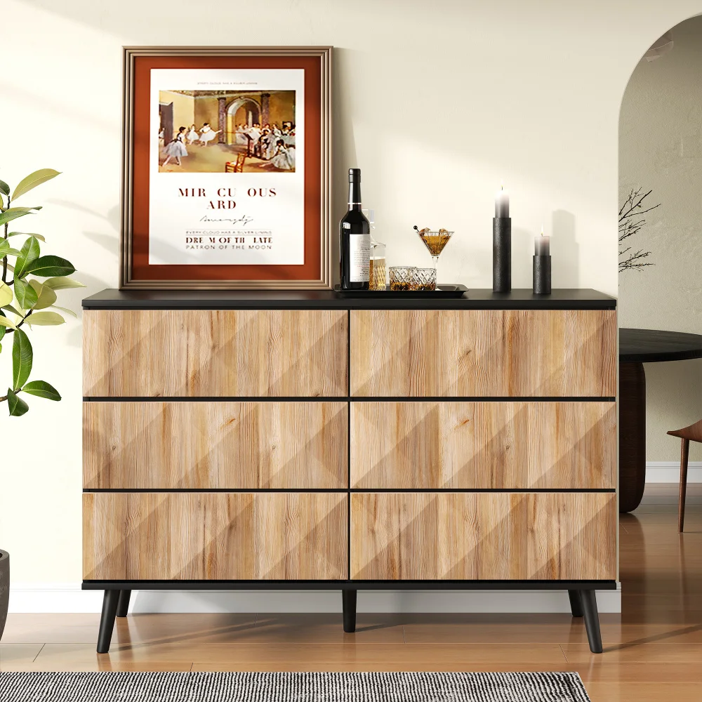 Das Sideboard und die Kommode von PINGGO zeichnen sich durch eine Kombination aus Schwarz- und Naturholztönen sowie durch erhabene Türen aus. – Detail 4