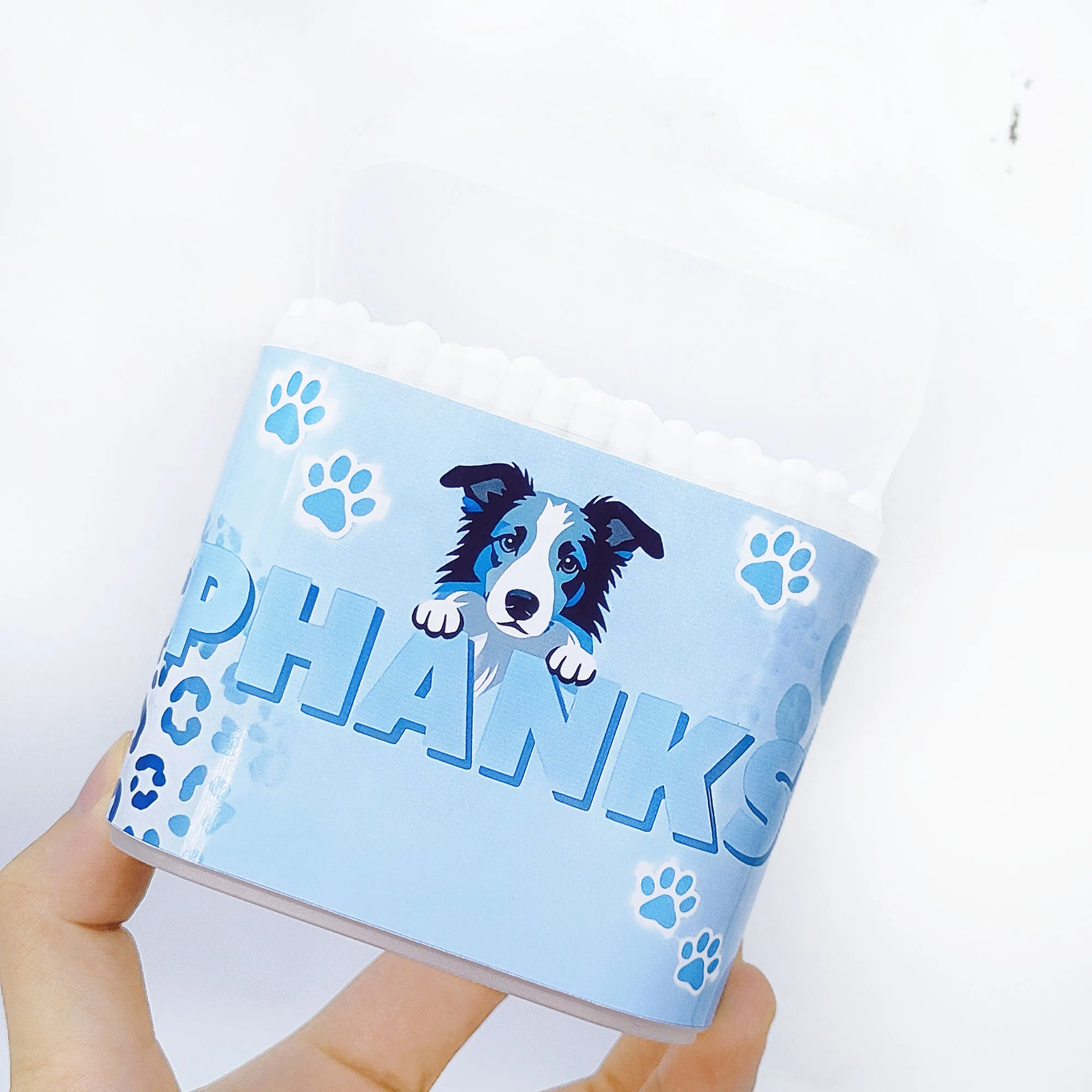 파란색 패턴이 있는 동물 테마 면봉 200개와 다기능 이중 헤드 나사형 면봉.