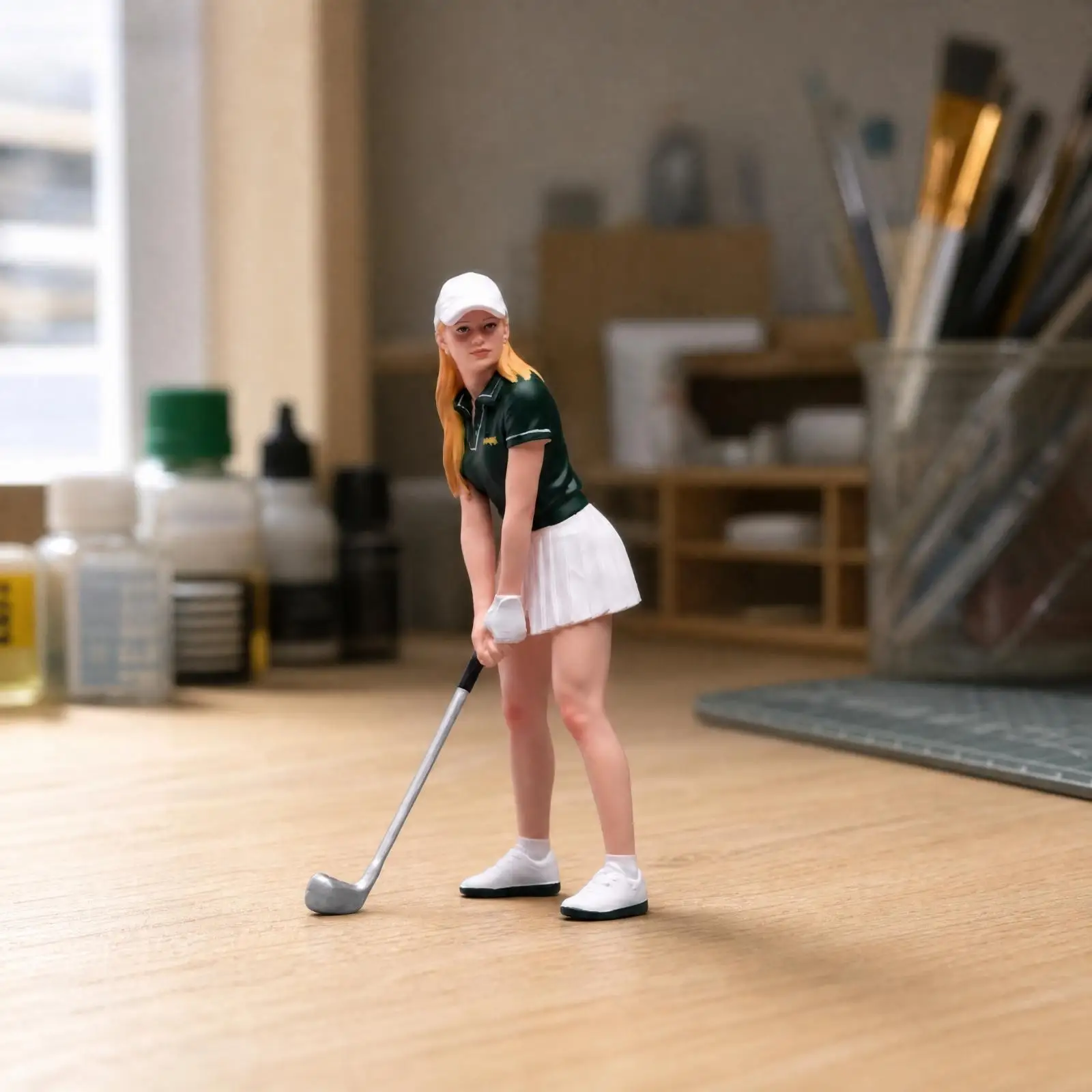 Painted Face Golfer Action Figure 1 24 Scale Resin Craft for Miniature Landscape and Sports Scene Setup