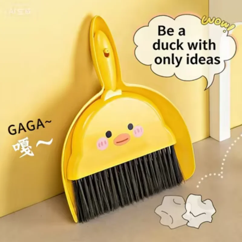 Small broom and dustpan set for desktop cleaning, children's household mini table dust sweeping, bedroom office garbage shovel