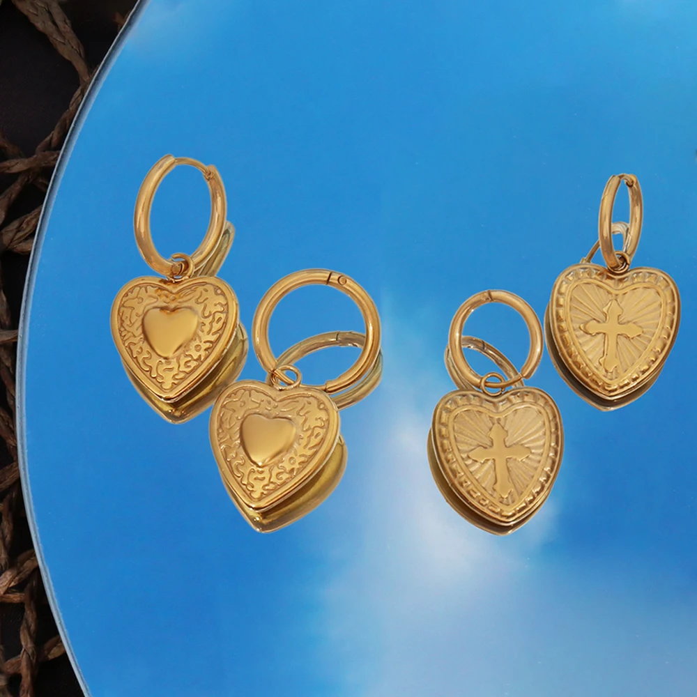 Retro Gold Color Stainless Steel Heart Shape Hoops Earrings For Women Elegant Embossed Heart Huggies Earring Jewelry Party Gifts