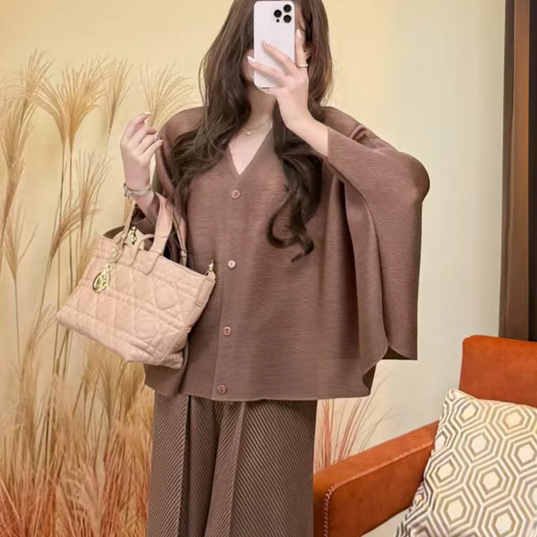 

Miyake плиссированная осенняя новинка 2025 года, однотонная плиссированная куртка-кардиган для женщин, повседневная и модная универсальная куртка с рукавами «летучая мышь»