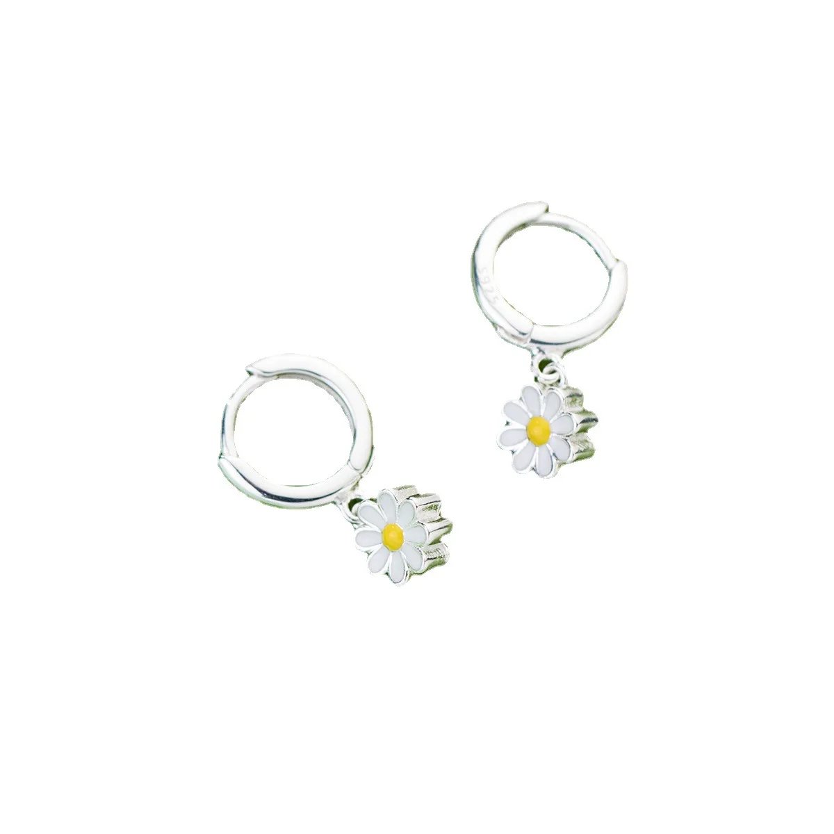 Fashion Sweet Silver Color Daisy Hoop Earrings For Women Gentle Flower Pendant Ear Buckle Banquet Party Jewelry Accessories