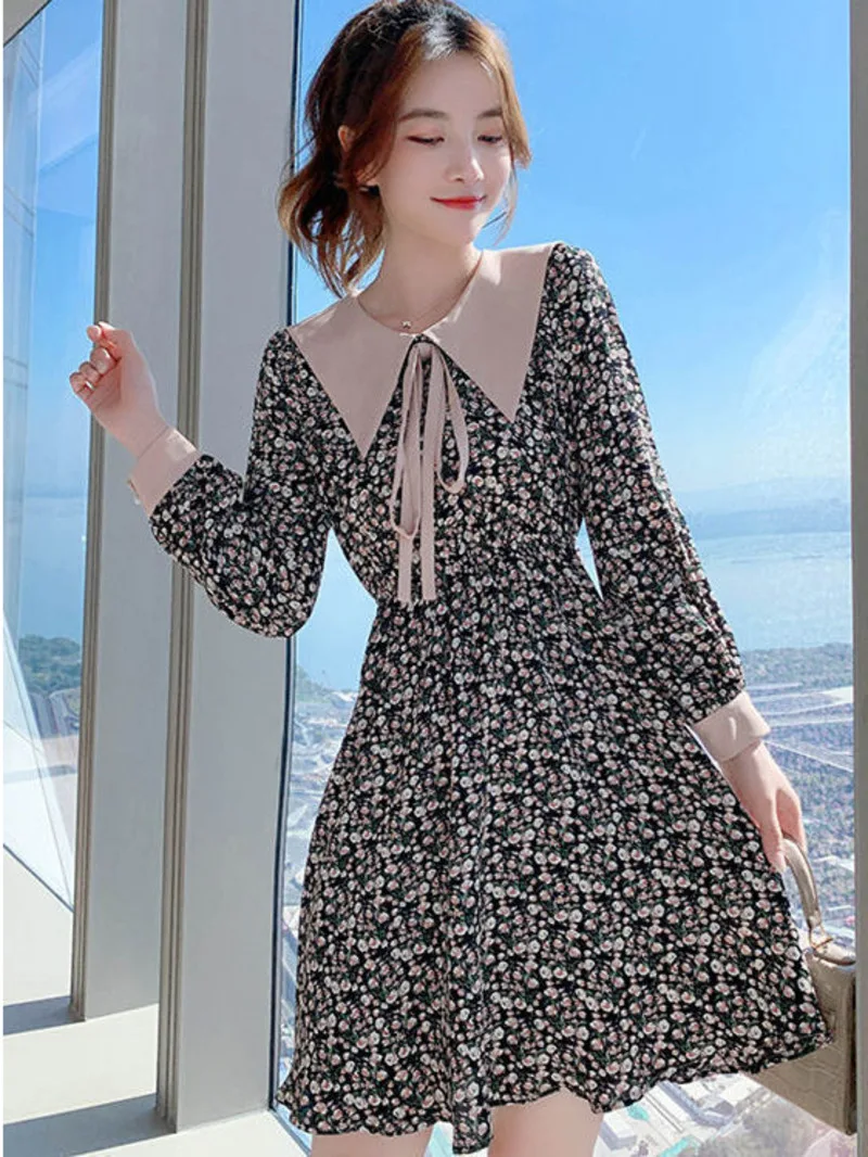 

Fragmented Flower Dress in Early Autumn New Sweetheart Doll Neck Bow Square Neck Tie up A-line Skirt Style Slimming Skirt KMJU