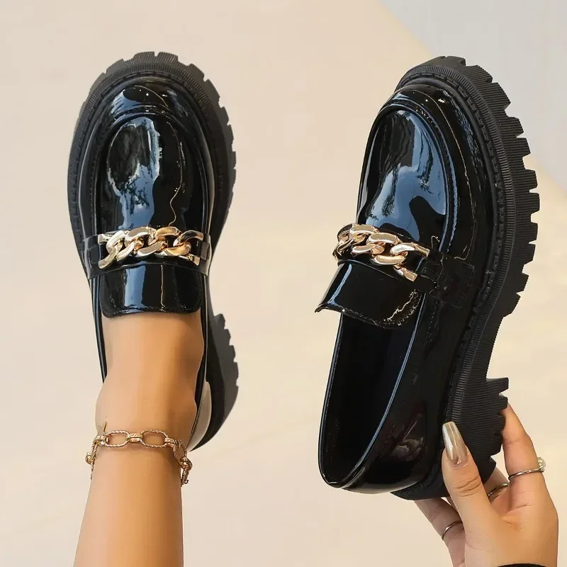 Black Patent Women’s Small Leather Shoes 2024 Classic Chain Design in British Style Comfortable  Versatile Platform Loafers