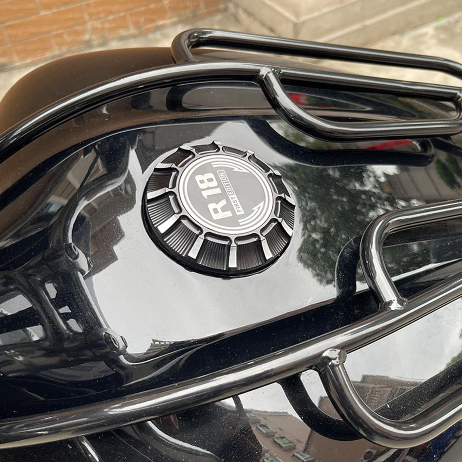 Motorcycle Gas Fuel Cap Oil Tank Cover Machined Fuel Filler Lid CNC Aluminium Fits For BMW R18 100 Years R18 Classic 2020-2025
