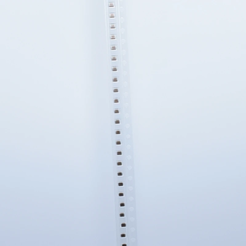 500 ピース/ロット 2012 0805 33uF 10V 336M、±20% X5R、2.0 ミリメートル * 1.2 ミリメートル、SMD セラミックコンデンサ、0805 チップコンデンサ、CL21A336MPYNNNE