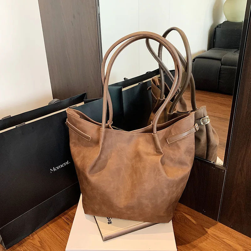 

2025 Autumn Luxe Underarm Tote Bag, Women's Spacious Commuter Shoulder Purse, Minimalist Day to Night Crossbody, Chic Sling Bag