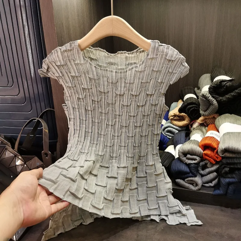 

Miyake, летние топы без рукавов с круглым вырезом, новая модная универсальная тонкая плиссированная футболка в квадратную клетку, тонкая, удобная, 2025 г.