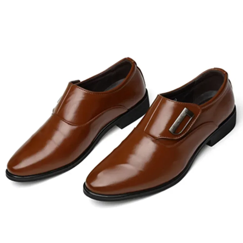 Mocassins de couro antiderrapante masculinos, sapatos pretos para dirigir, tênis masculinos, sapatos de vestir, calçado leve e respirável, plano