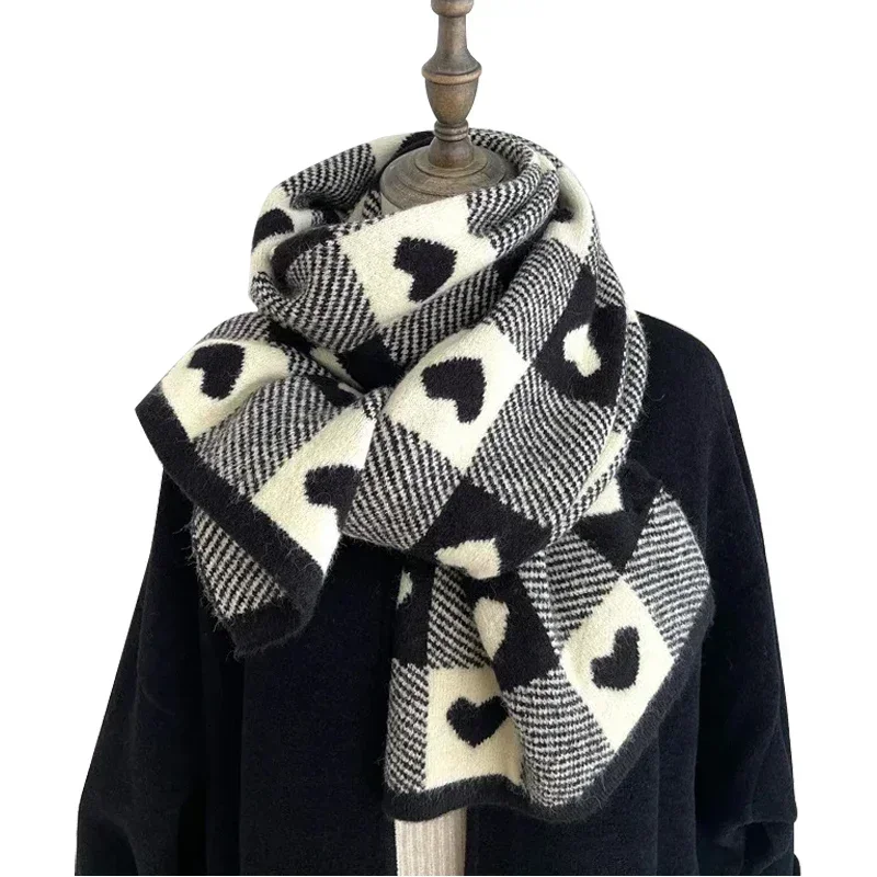 

Knitted Scarf Love Heart Black White Plaid Scarf Thickened Warm Winter Women Christmas New Year Gift Apparel Accessories Scarf