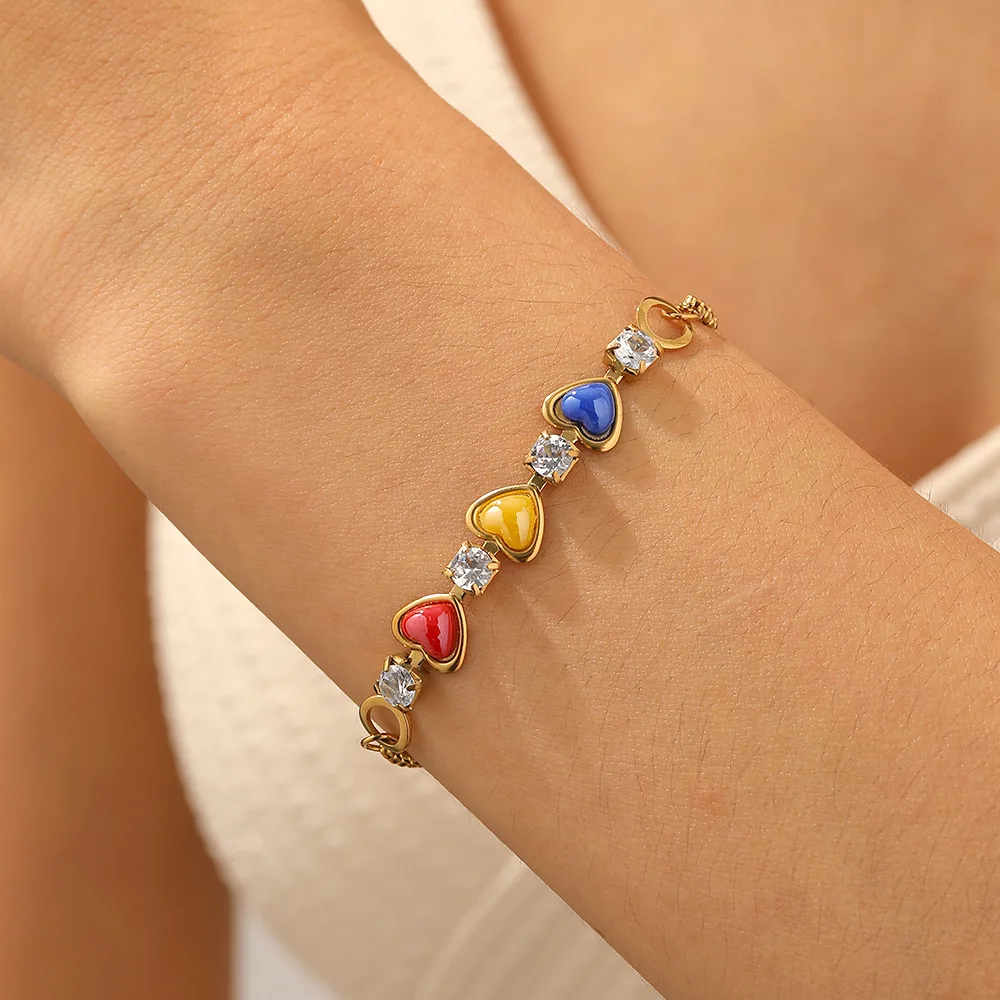 

electroplated versatile colorful heart-shaped jewelry, rhinestone-encrusted sweet gold titanium steel bracelet for women.