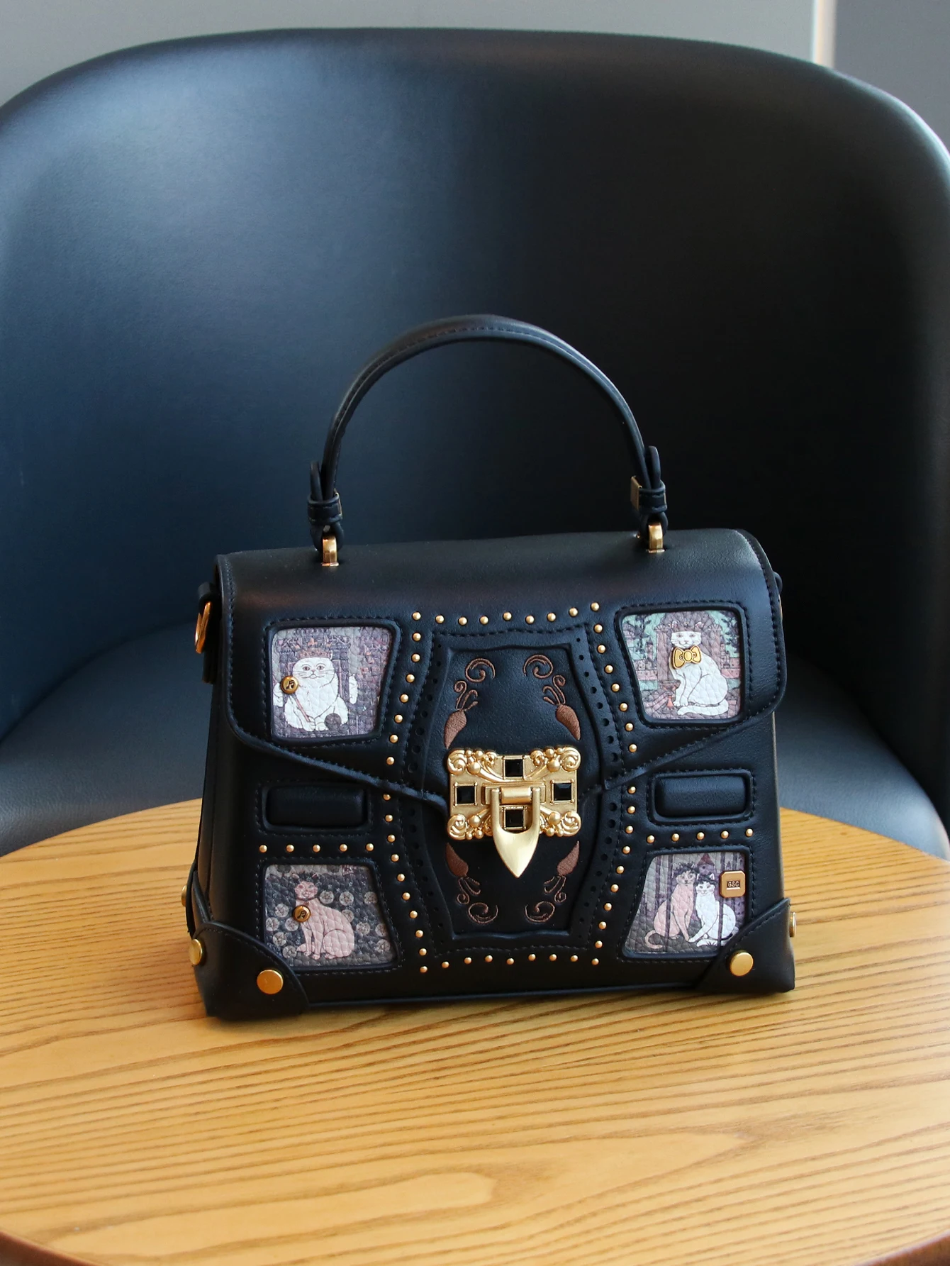 

Luxury and Versatile Handheld Box Bag with Beautiful Cat Pattern and Premium Rivet 2026 Women's New Fashion Single Shoulder Bag