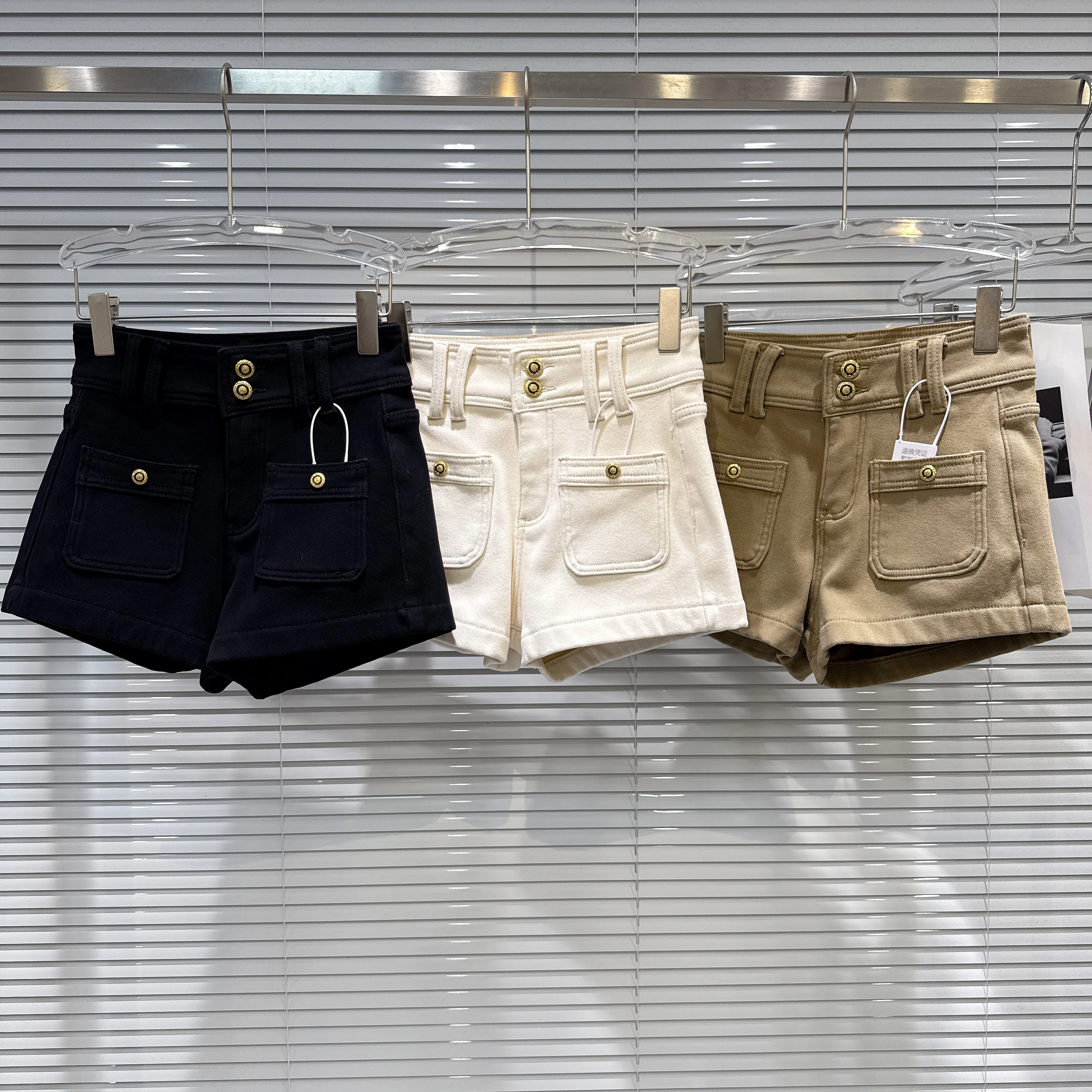 

Gagarich 2026, весенние новые уличные популярные женские ковбойские шорты с 3D карманом и металлической пряжкой, бархатные ковбойские шорты три четверти