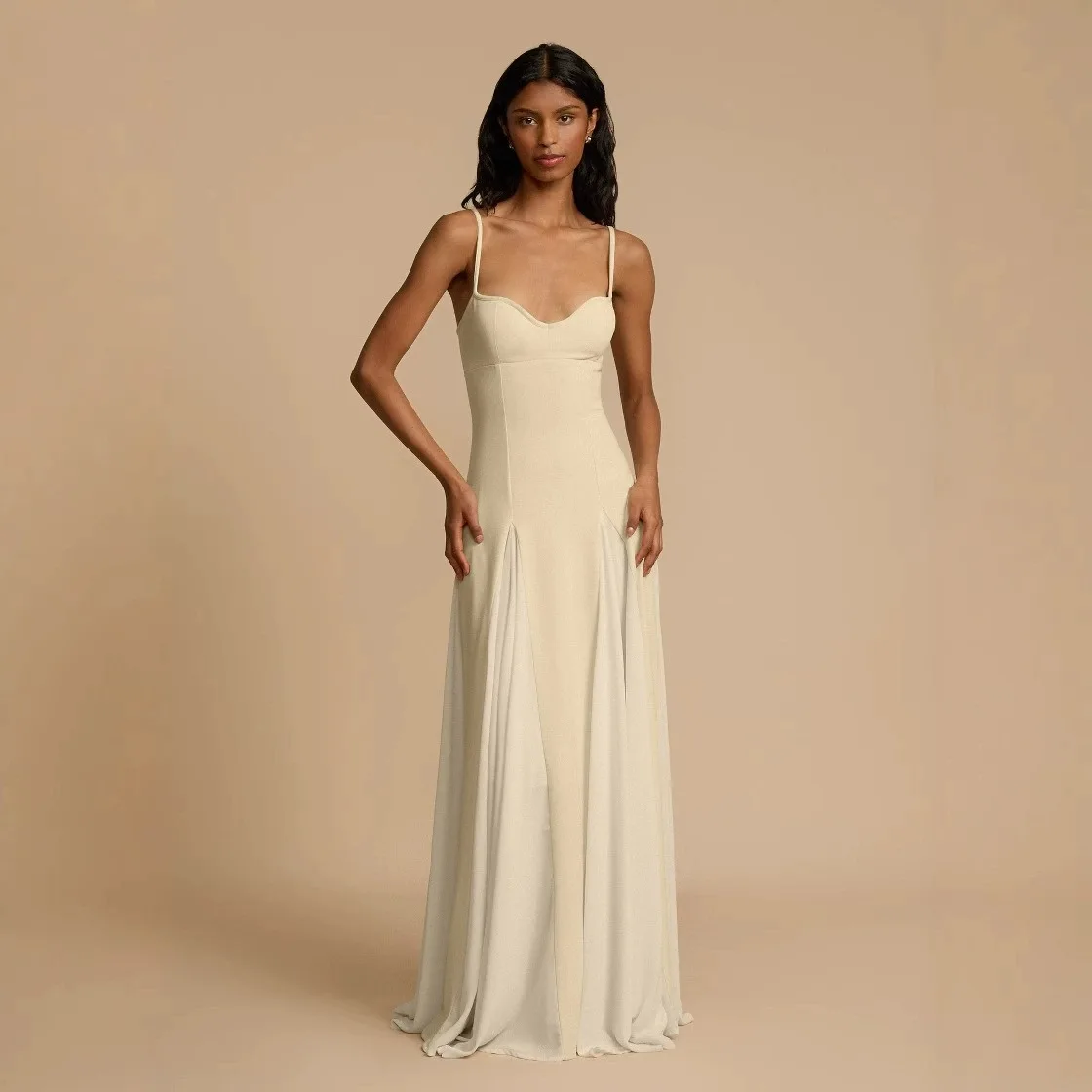 เดรสยาวทรงเข้ารูป สีตัดต่อ สายเดี่ยว โชว์หลัง เซ็กซี่ สวยสง่าสำหรับผู้หญิง ฤดูร้อน ปี 2025