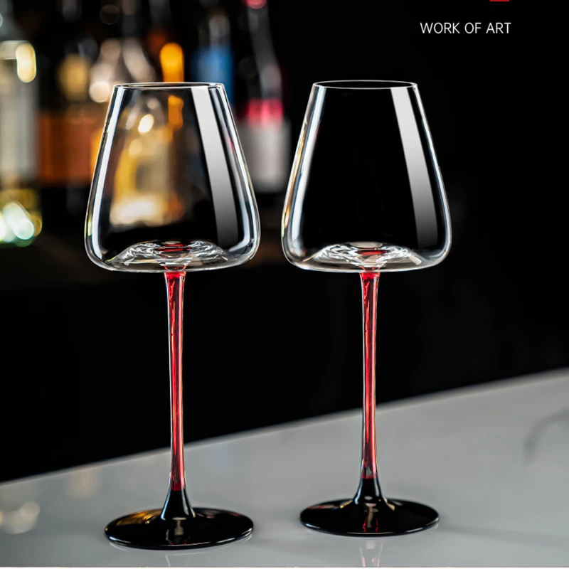 

High-end crystal glass wine glass2A pair of high-end, stylish glasses as a gift, comes with a storage bag