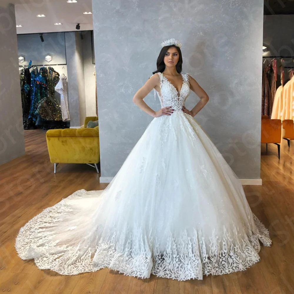 

Exquisite Ivory Ball Gown Wedding Dresses Lace Sleeveless Bridal Gowns Bride V Neckline Appliqued Court Train 2022