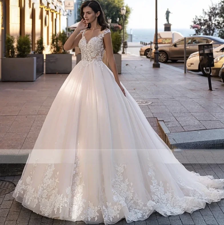

Customzied Elegant Scoop Neck Beading Ball Gown Wedding Dress Chic Cap Sleeve Appliques Court Train Vintage Bridal Gown