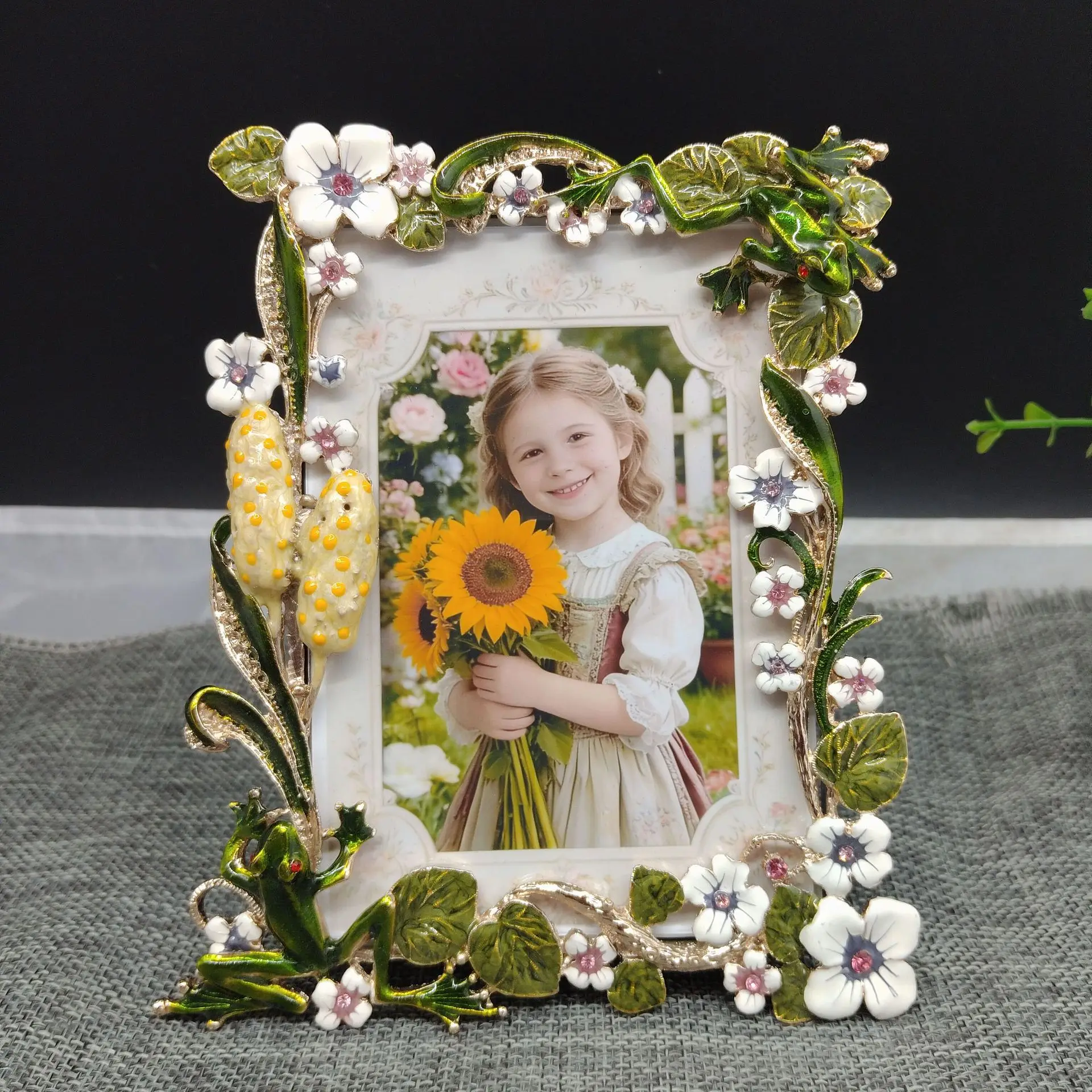 Enamel color fashion metal photo frame, family ornament decoration