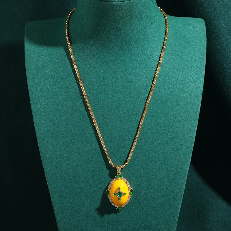 

Vintage Beeswax Yellow Natural Stone Oval Pendant Necklaces Green High Designer Luxury Jewelry Gold Color Dating Accessories