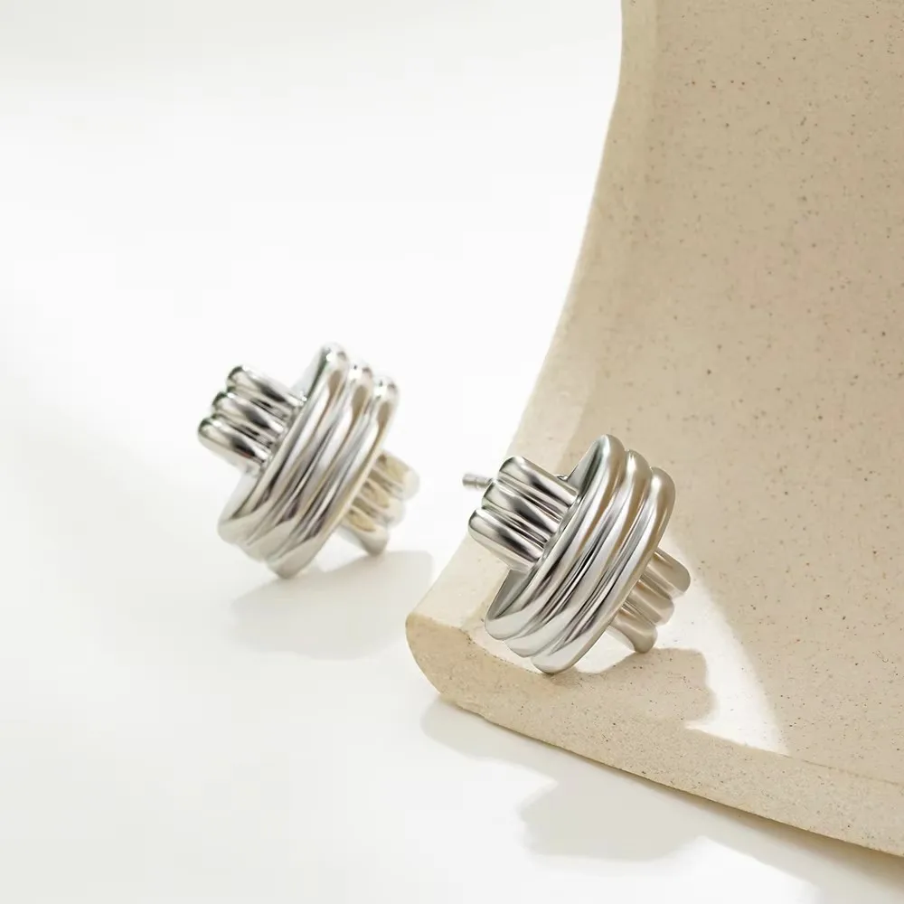 Modische Glänzende Dreischichtige Strukturierte Verschlungene Knoten-Ohrringe für Frauen Goldfarben Edelstahl-Ohrringe Vintage-Schmuck Geschenk