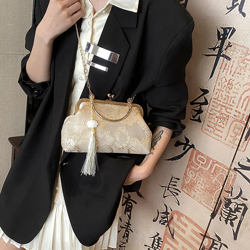

Chinese Style Embroidered Shoulder Bag Elegant Handbag Retro Small Square Bag Wedding Party Luxury Designer Women Evening Clutch