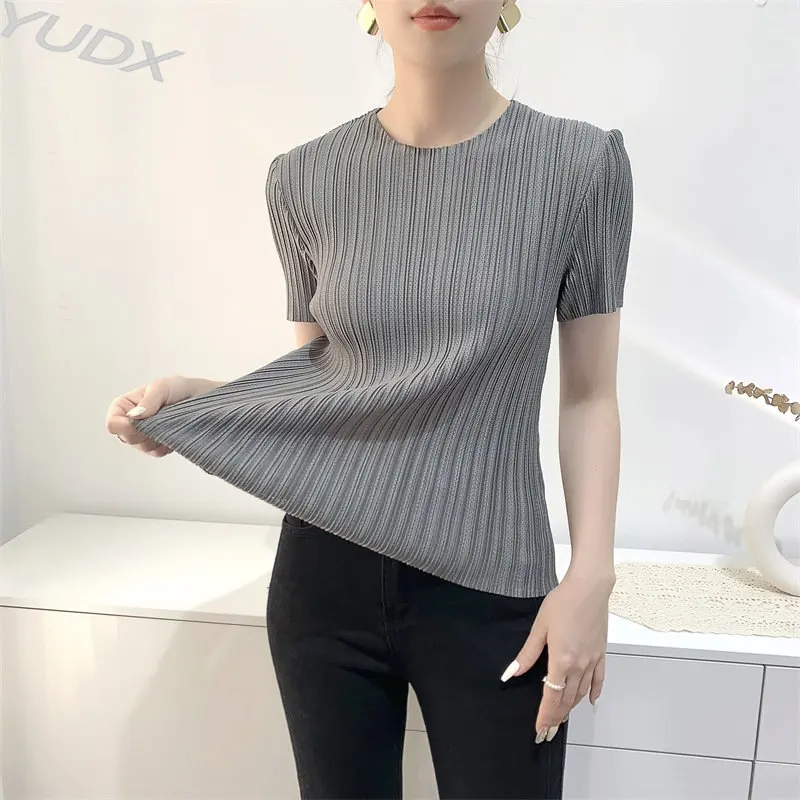 

Miyake Solid Color T-shirt Tops 2023 Summer New Pleated Clothes Niche Design Round Neck Slim Comfortable Fashion Short-sleeved