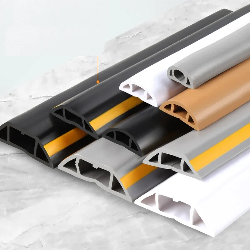 Image of Bodenkabelabdeckung, PVC-Kabelschutz, selbstklebender Stromkabel-Schutz, Verlängerung, elektrischer Draht, Kanalschlitz, Kabelverwaltung für Zuhause