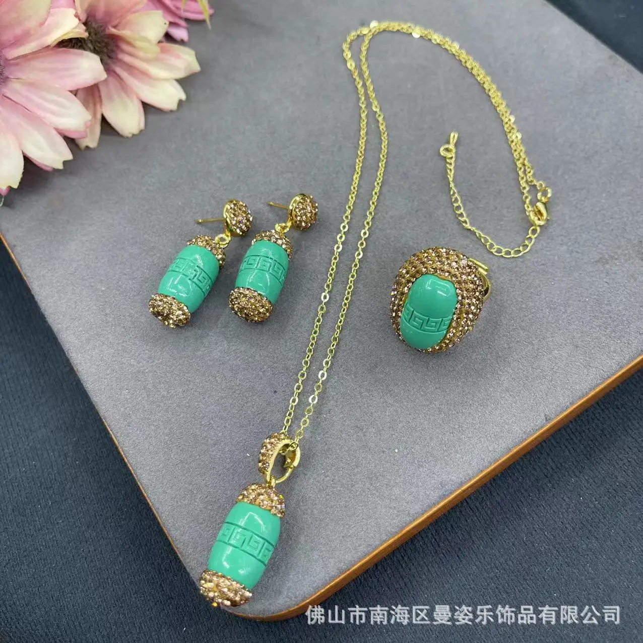 

Ore new high imitation turquoise rotary safety buckle three-piece set new Chinese niche jewelry design jewelry national style