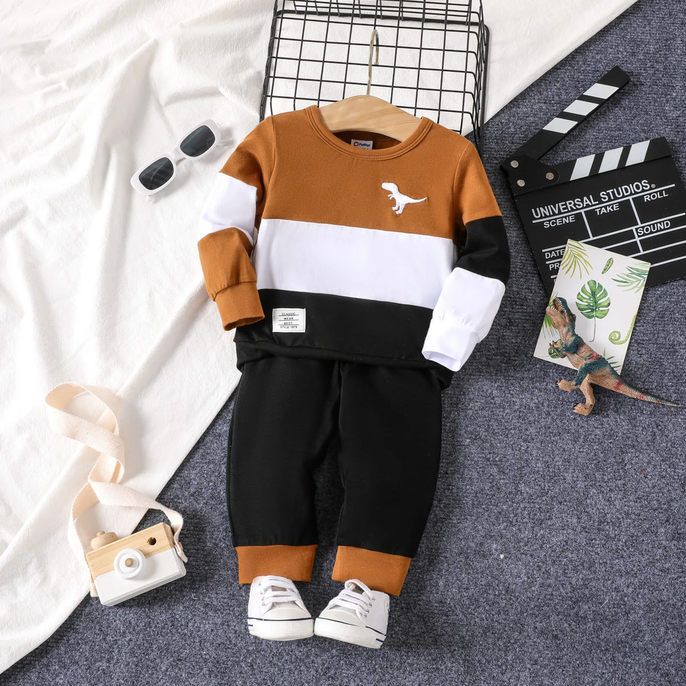 

PatPat Baby Boy Cotton Dinosaur Graphic Colorblock Long-sleeve Top and Pants Set