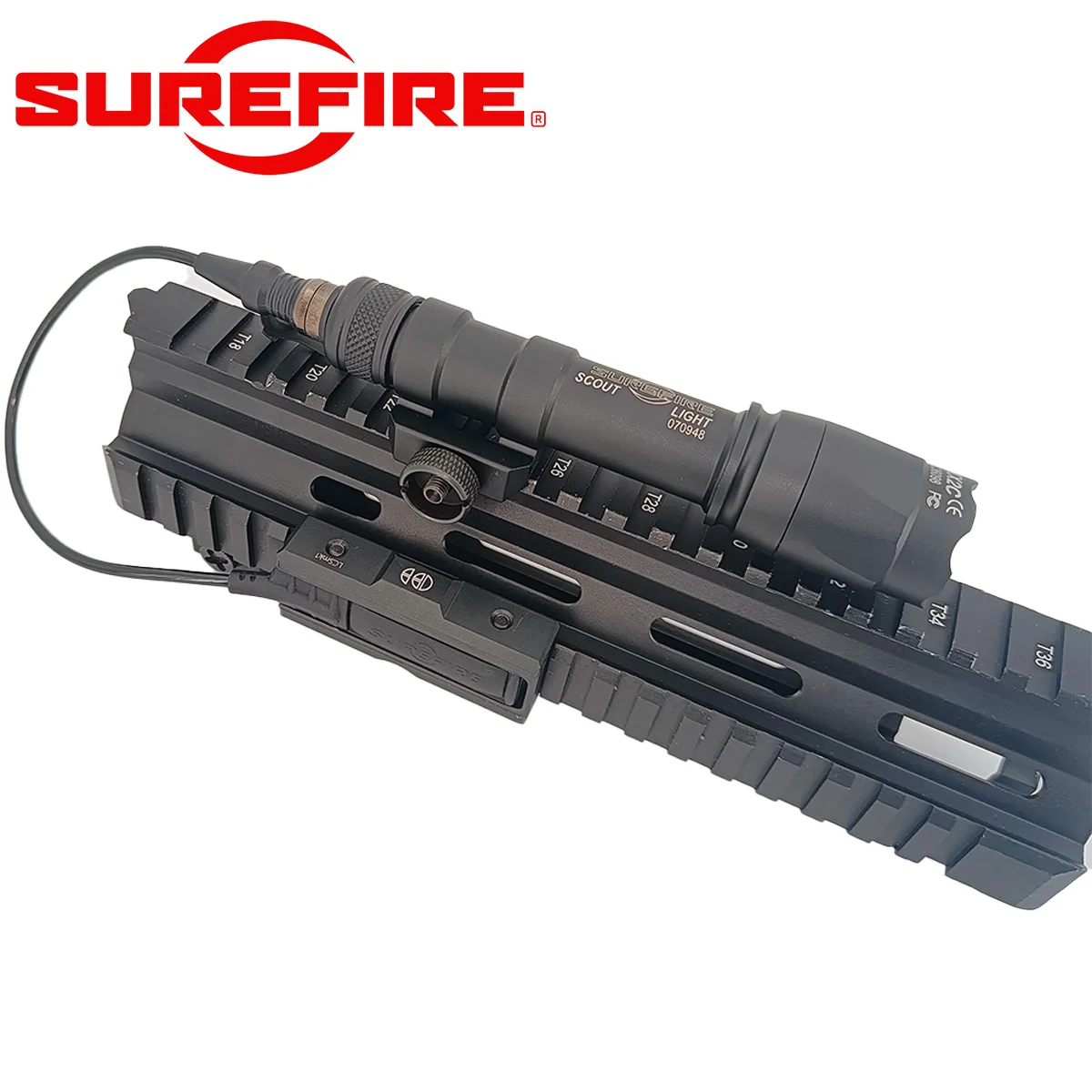 Lampe tactique pour armes à feu Airsoft Surefire M600C M300C, puissante lampe de poche avec télécommande CLOUD DEFENSIVE ST07 et base fixe à bande adhésive.