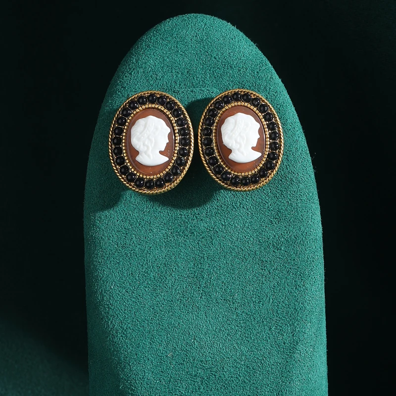 

Korean Style Antique Jewelry Oval Shape Embossed Cameo Black Rhinestones Vintage Stud Earrings for Women Retro Accessories 2024