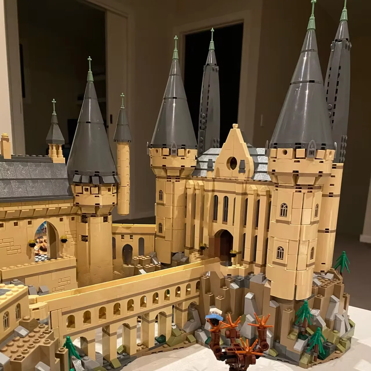 Jogo de filme moc castelo mágico bruxaria escola cenário arquitetônico modelo 6020 pçs blocos de construção tijolo quebra-cabeça brinquedos para o presente do miúdo