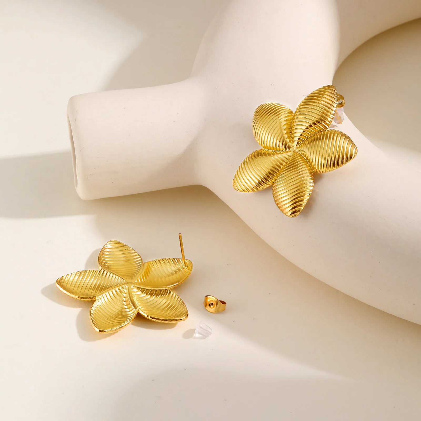 Prachtige bloemoorknopjes voor dames, roestvrijstalen grote bloemen vintage sieraden