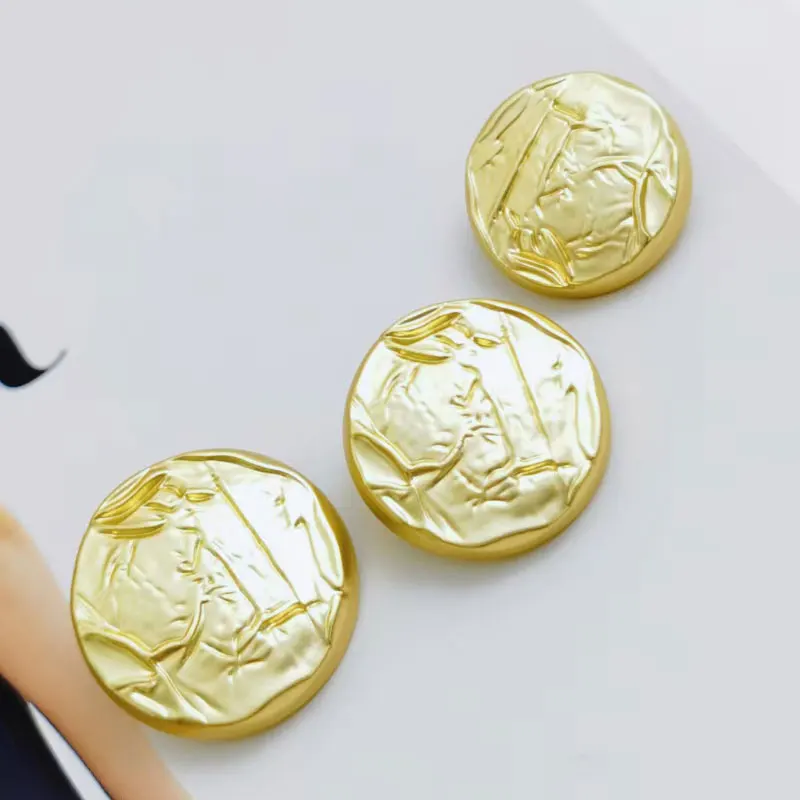 6 Stück modische dekorative Knöpfe, hochwertige runde goldene Knöpfe mit strukturierter Oberfläche für Windjacke, Mantel, Nähzubehör, DIY – Detail 3