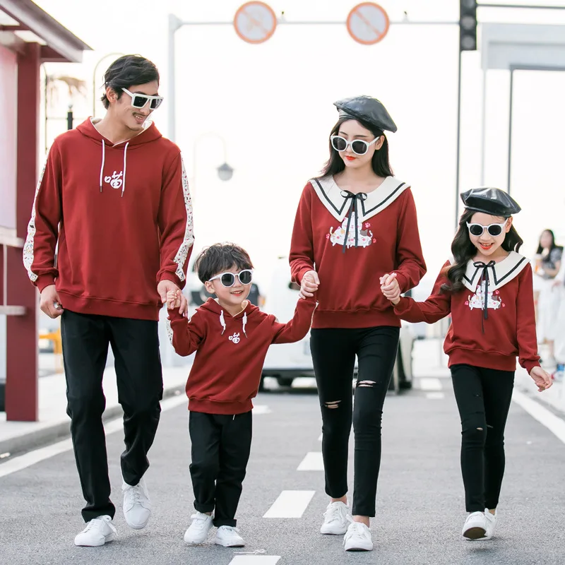 

2023 New Parent-child Clothing Autumn and Winter Sweatshirts with Sweet Cartoon Prints Mother Kids Family Matching Outfits