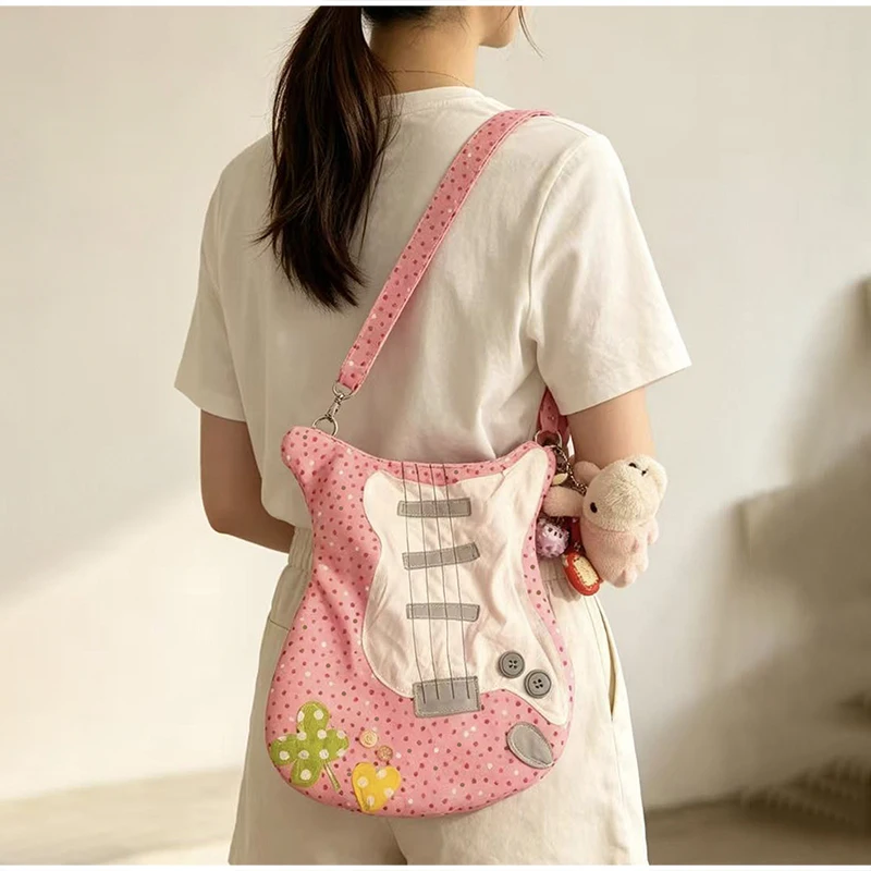 Umhängetasche in Gitarren-/Bassform, Handtasche aus Stoff mit vierblättrigem Kleeblatt- und Polka-Dot-Knopf-Design, leichte Freizeittasche – Detail 10