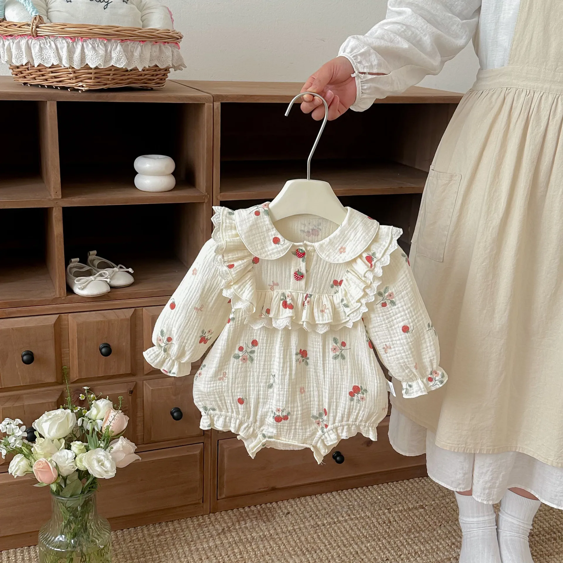 New Infant Girls long Sleeve lantern Strawberry Romper ,  Newborn Princess Kids Cute Party Birthday Clothes   0-2 T