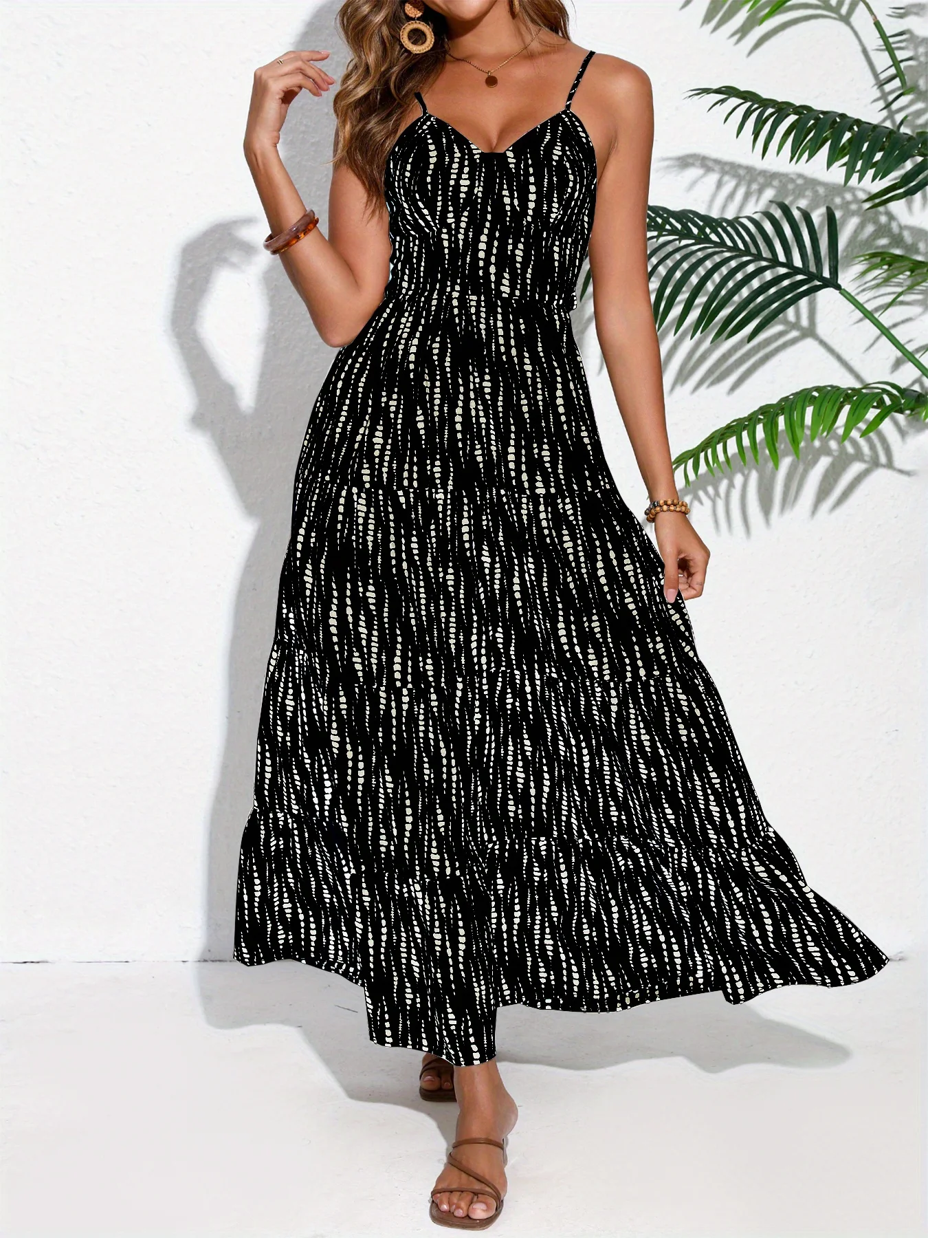 Damen-Wickelkleid im Bohème-Stil mit Spaghettiträgern und Schnürung am Rücken – Langes Kleid für Urlaube und Ausflüge – Detail 11