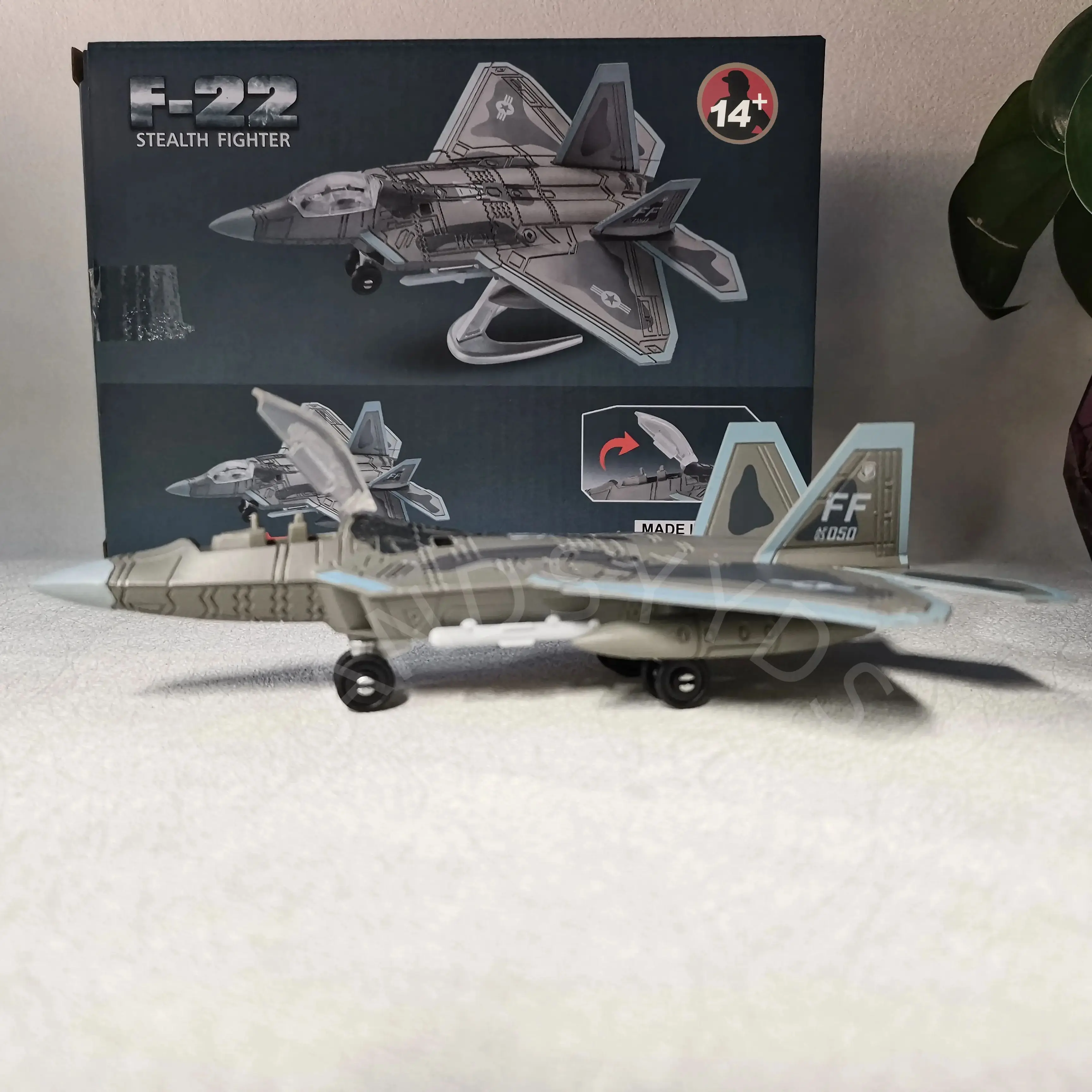Building Blocks Fighter F-22 1/72 Scale Airplane ABS Plastic 3D Puzzle Assembly Souvenir Plane Simulation Aircraft Ornament